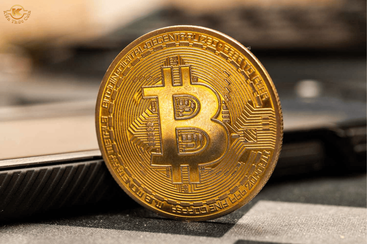 Bitcoin vượt 117.000 USD sau quyết định hạ lãi suất của Fed