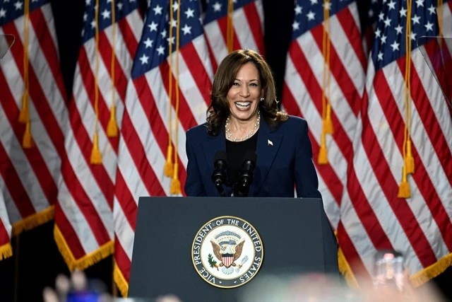 Khởi động cuộc đua, Kamala Harris tạm thời dẫn đầu ông Donald Trump theo khảo sát gần đây