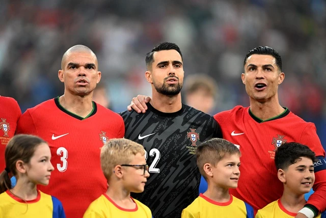 Nước mắt và lời tạm biệt của Pepe và Ronaldo: Kết thúc của một thời đại