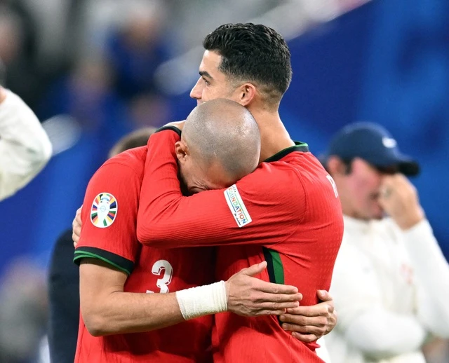 Nước mắt và lời tạm biệt của Pepe và Ronaldo: Kết thúc của một thời đại
