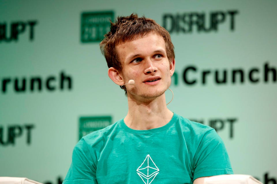 Vitalik Buterin chia sẻ thông điệp quan trọng về bảo mật layer 2 tại sự kiện AI