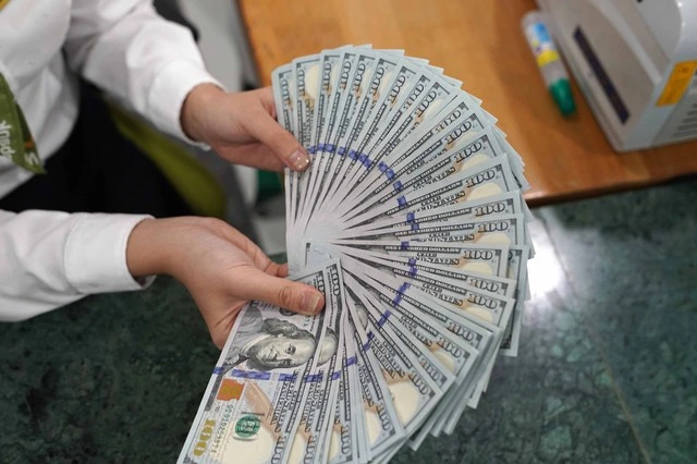 23/11/2024: USD tăng trưởng vượt kỳ vọng