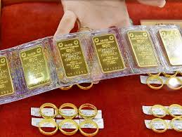 Giá vàng 2/8: Vàng rớt nhanh từ đỉnh 2 tháng, trong nước giảm 200.000 đồng/lượng