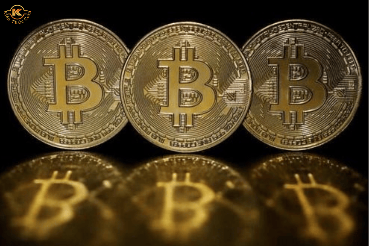 Bitcoin vượt 116.700 USD, Ethereum và XRP giảm nhẹ trước thềm Fed