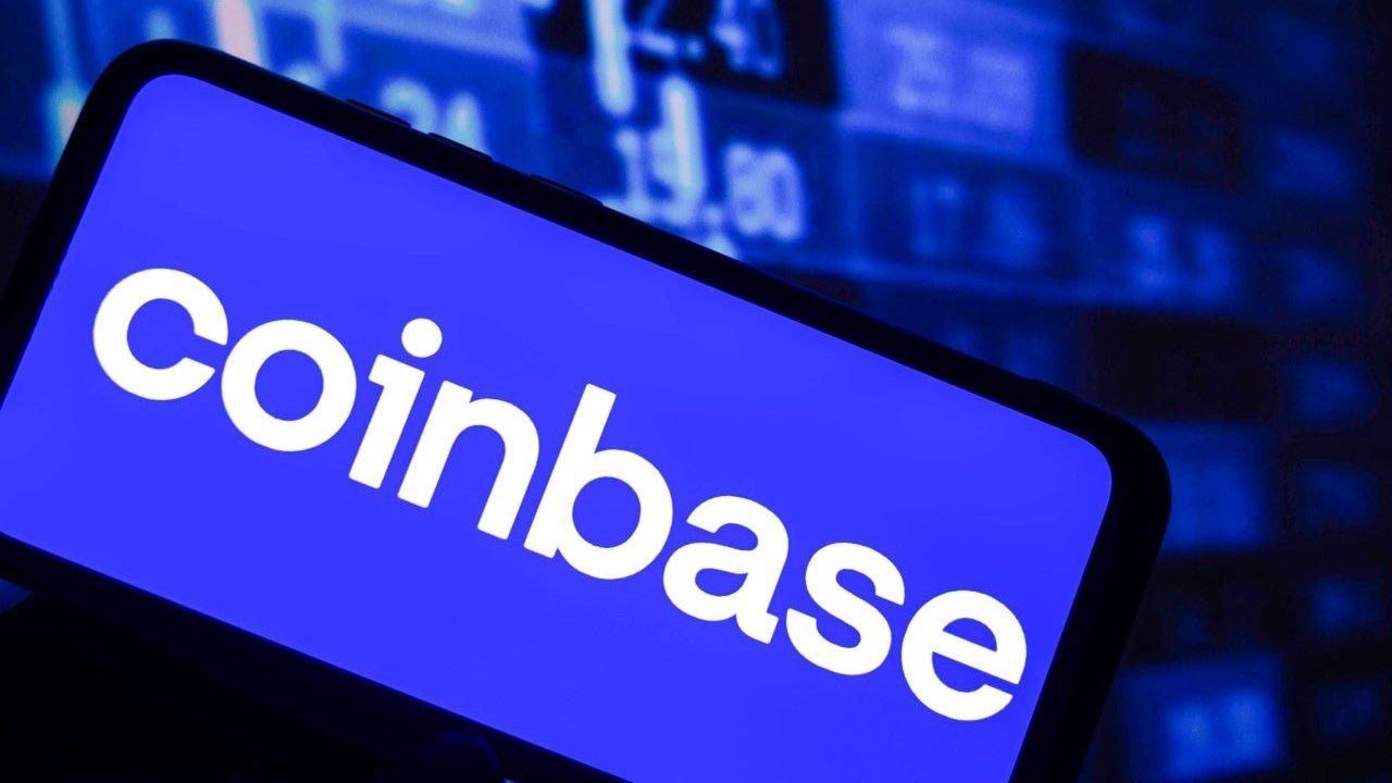 Coinbase gặp sự cố do nhu cầu SOL tăng mạnh và tấn công \